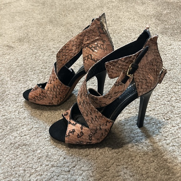 Derek lam - Picture 2 of 10